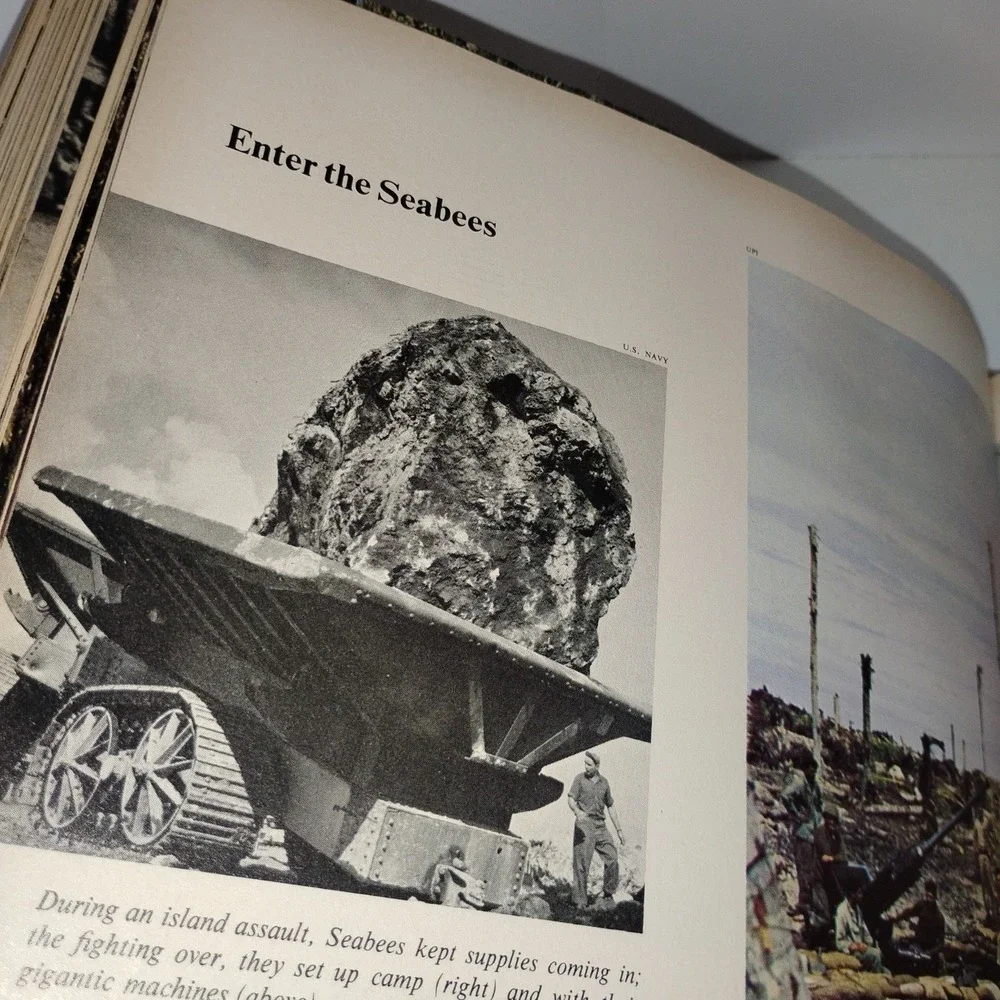 American Heritage Picture History of WWII‎ by Sulzberger ( 1966 )